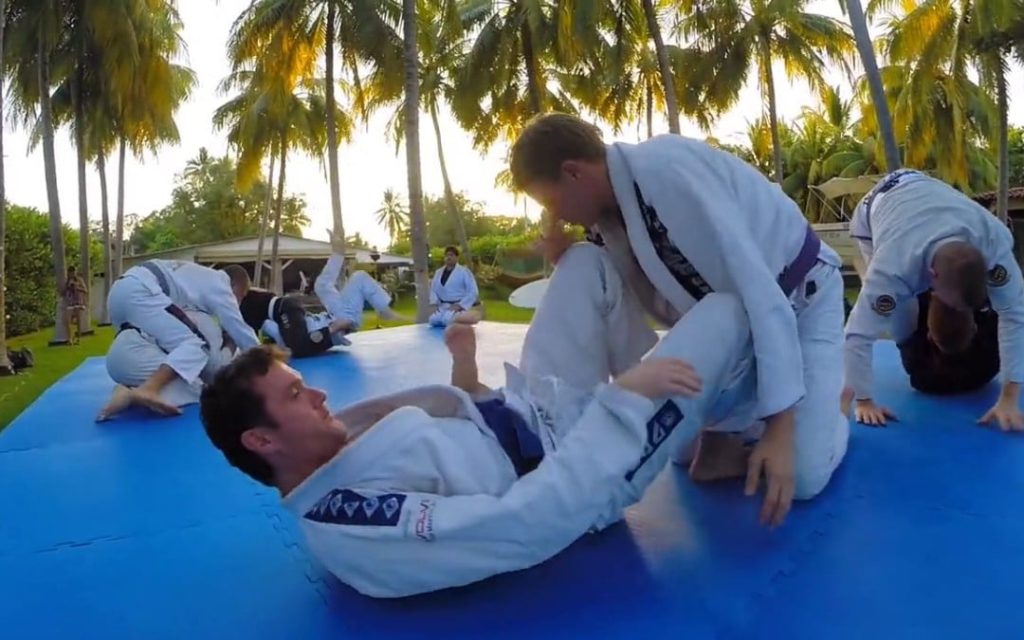 How To Roll In BJJ:? Sparring session on the mats