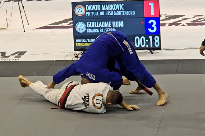 Should You Move Fast Or Slow In A Jiu-Jitsu Match?